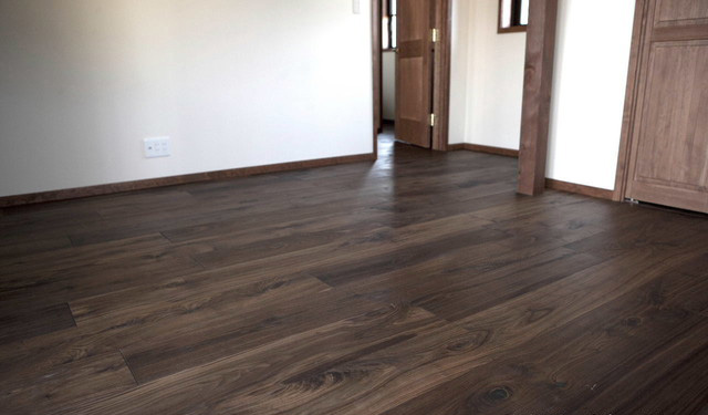 Массивная доска Missouri Орех американский натур масло 400 – 1800×127×19 фото в интерьере Массивная доска Missouri Орех американский натур масло 400 – 1800×127×19 фото в интерьере